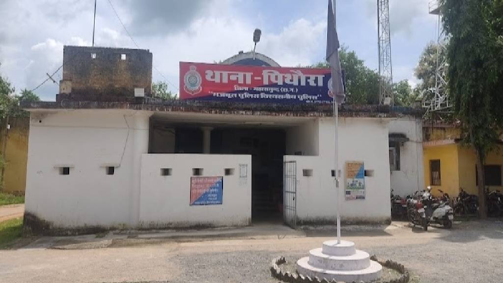 पिथौरा : तलाशी के दौरान अंग्रेजी शराब मिलने पर होटल का संचाल... - CG Sandesh