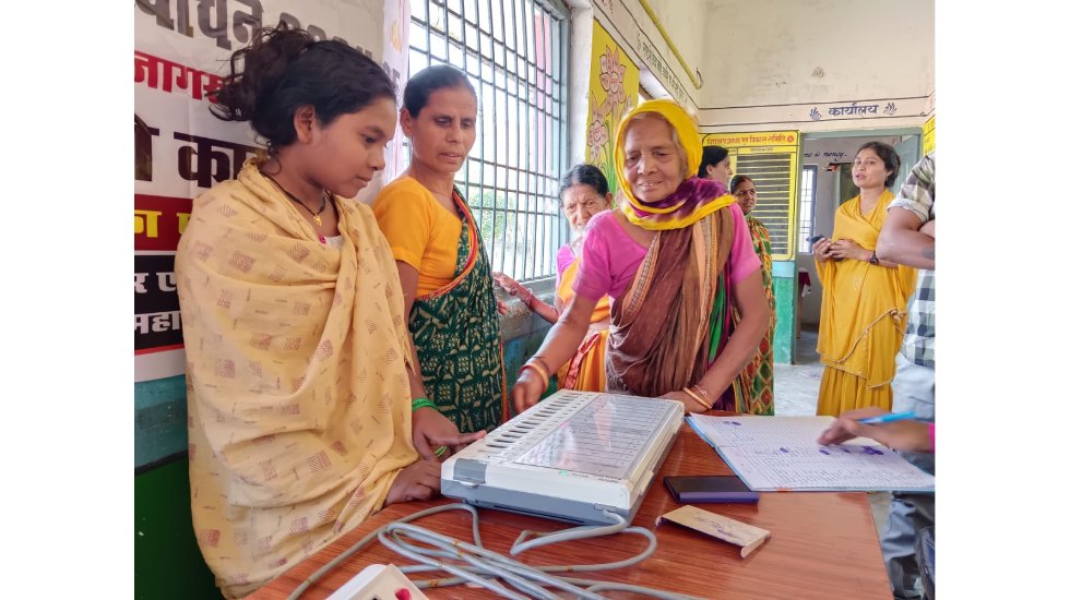 सरायपाली : जागव वोटर“ अभियान के तहत ईवीएम डेमो कार्यक्रम आयो... - CG Sandesh
