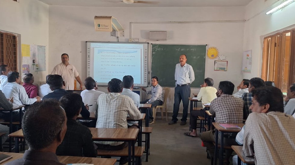 महासमुंद : जनपद पंचायत स्तरीय मास्टर ट्रेनर्स द्वारा मतदान द... - CG Sandesh