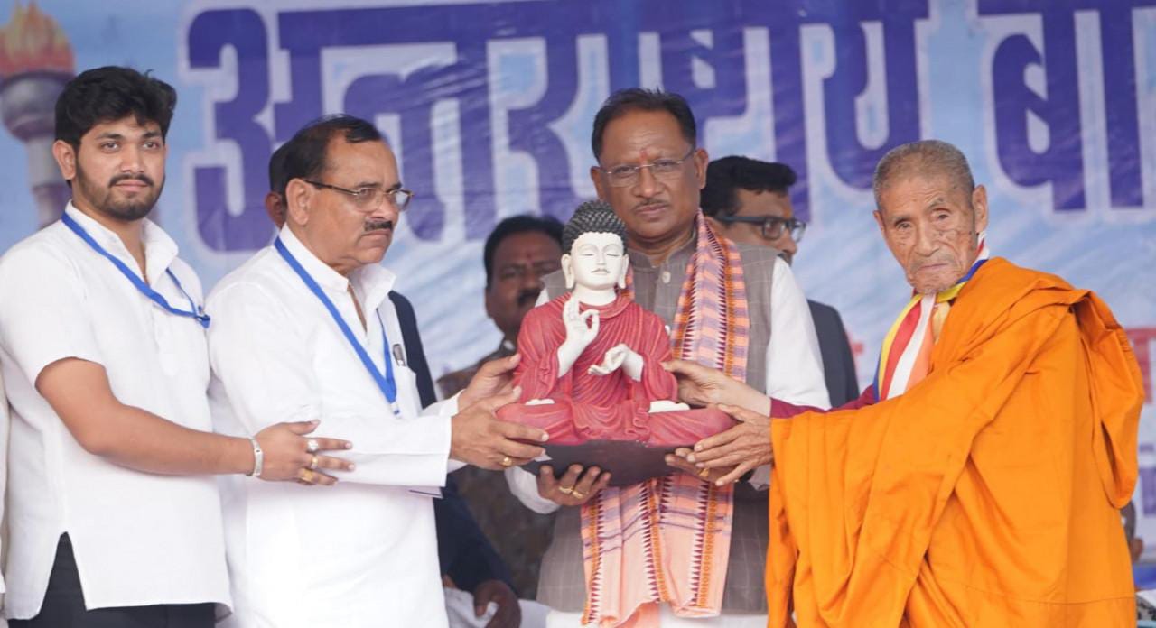 मानवता के उत्थान और शांति के मार्ग पर आगे बढ़ने के लिए बुद्ध... - CG Sandesh