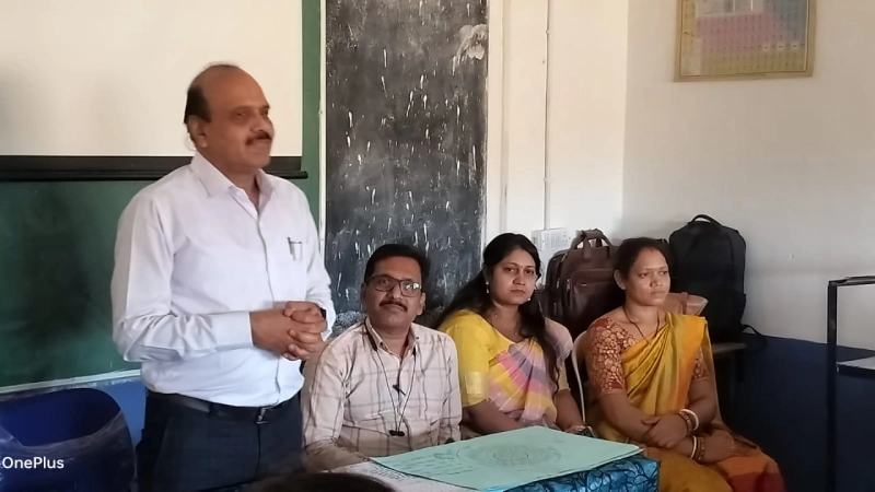 सरायपाली : वि.खं.स्तरीय प्रशिक्षण में  शिक्षकों को डीएमसी रे... - CG Sandesh