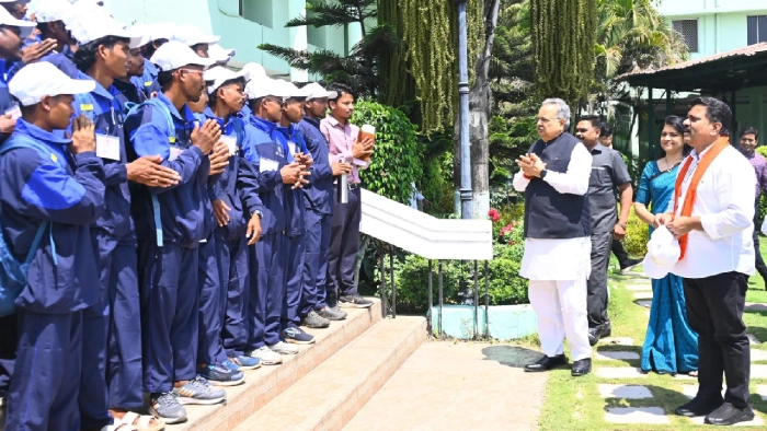 सुकमा के ग्रामीणों ने पहली बार राजधानी का किया भ्रमण, विधानस... - CG Sandesh