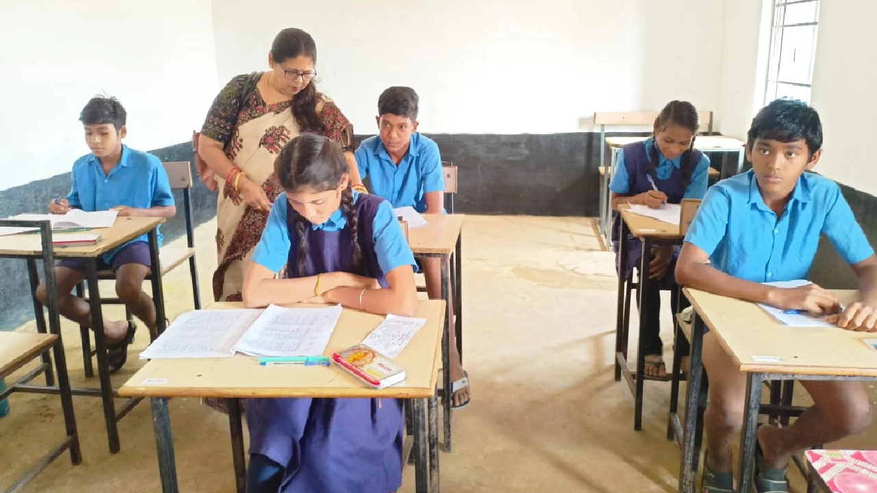 सरायपाली : केंद्रीकृत परीक्षा आठवीं का औचक निरीक्षण किया डाइ... - CG Sandesh