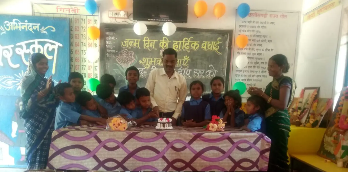 शास. प्राथ.शाला सिरशोभा में नेवता भोज का आयोजन. - CG Sandesh