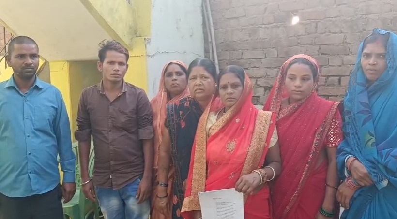 महासमुंद : ग्रामीणों ने महिला सामाजिक कार्यकर्ता के खिलाफ एसपी से की शिकायत, डरा धमका कर जमीन की रजिस्ट्री करने का आरोप