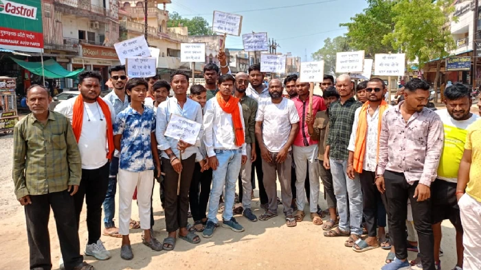 बसना : सीएमओ पर गौवंश की तस्करी का आरोप, FIR दर्ज नही होने स... - CG Sandesh