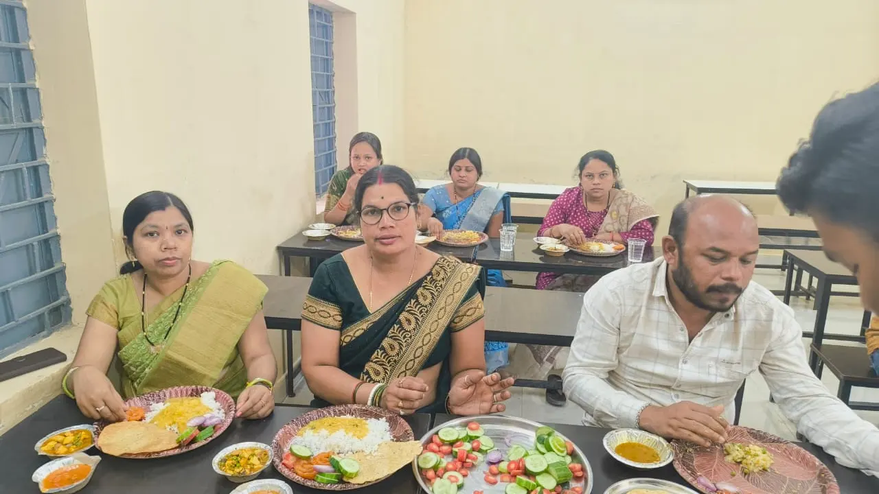 सरायपाली : शास. उच्च. प्राथ . शाला बानीगिरोला  में विदाई समा... - CG Sandesh