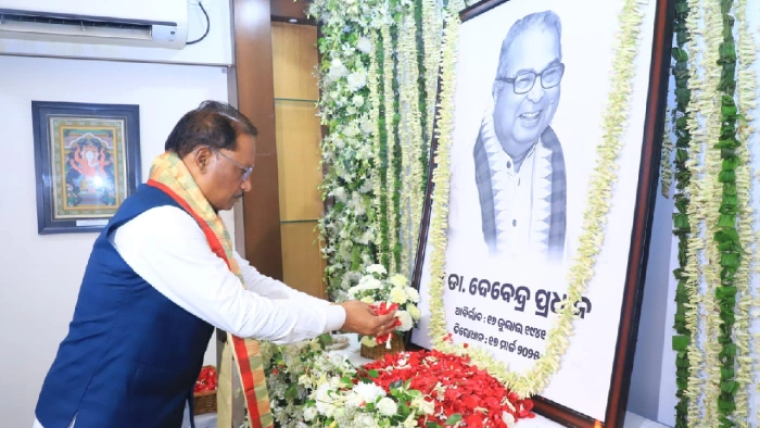 मुख्यमंत्री विष्णुदेव साय ने पूर्व केंद्रीय मंत्री स्व. देवे... - CG Sandesh