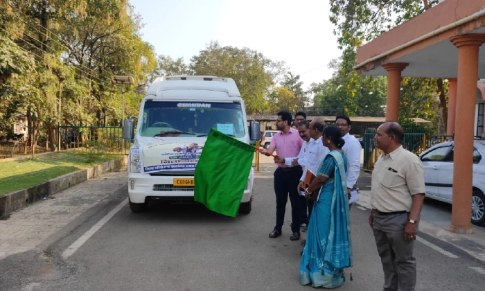 महासमुंद : विशेष आवश्यकता वाले बच्चों को कलेक्टर ने राज्य स्... - CG Sandesh