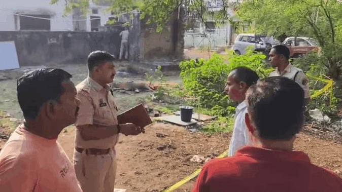 CG : घर के पीछे बाड़ी में मिली महिला की लाश, ईंट पर खून के न... - CG Sandesh