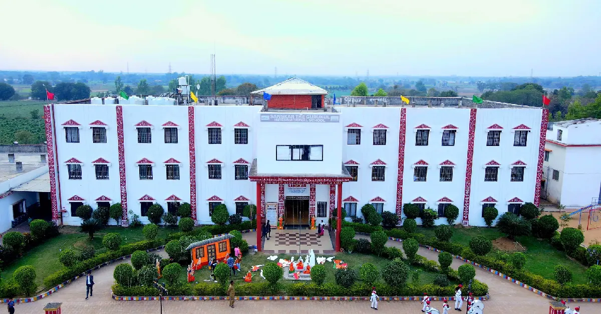 संस्कार द गुरुकुल स्कूल ने लॉन्च किया भारत का पहला फीस रीइंब... - CG Sandesh