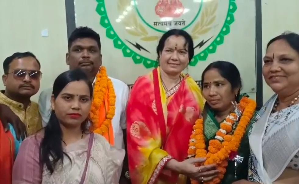 महासमुंद : जिले के सभी जनपद पंचायतों के बाद अब जिला पंचायत में भी भाजपा का कब्जा, मोंगरा पटेल और भीखम ठाकुर ने मारी बाजी