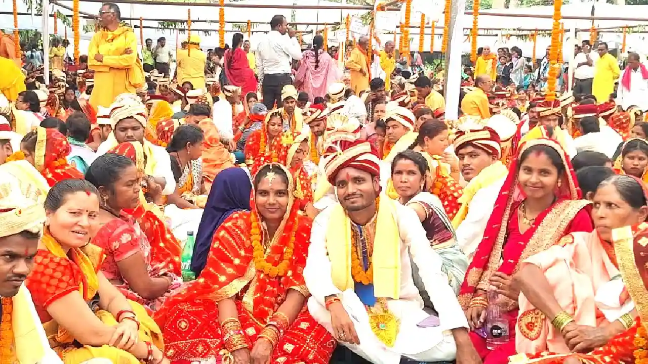 महासमुंद : मुख्यमंत्री कन्या विवाह अंतर्गत 160 जोड़े बंधे विव... - CG Sandesh