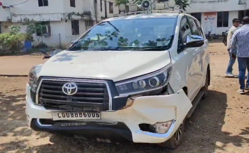 CG ब्रेकिंग : स्वास्थ्य मंत्री के दौरे के दौरान हादसा, दो MLA और एक पूर्व विधायक की गाड़ियों में हुई टक्कर