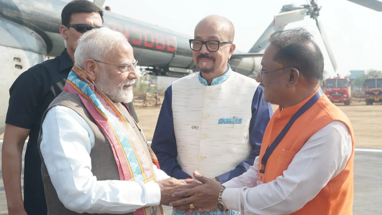 CG : पीएम मोदी पहुँचे बिलासपुर, मुख्यमंत्री और राज्यपाल ने क... - CG Sandesh