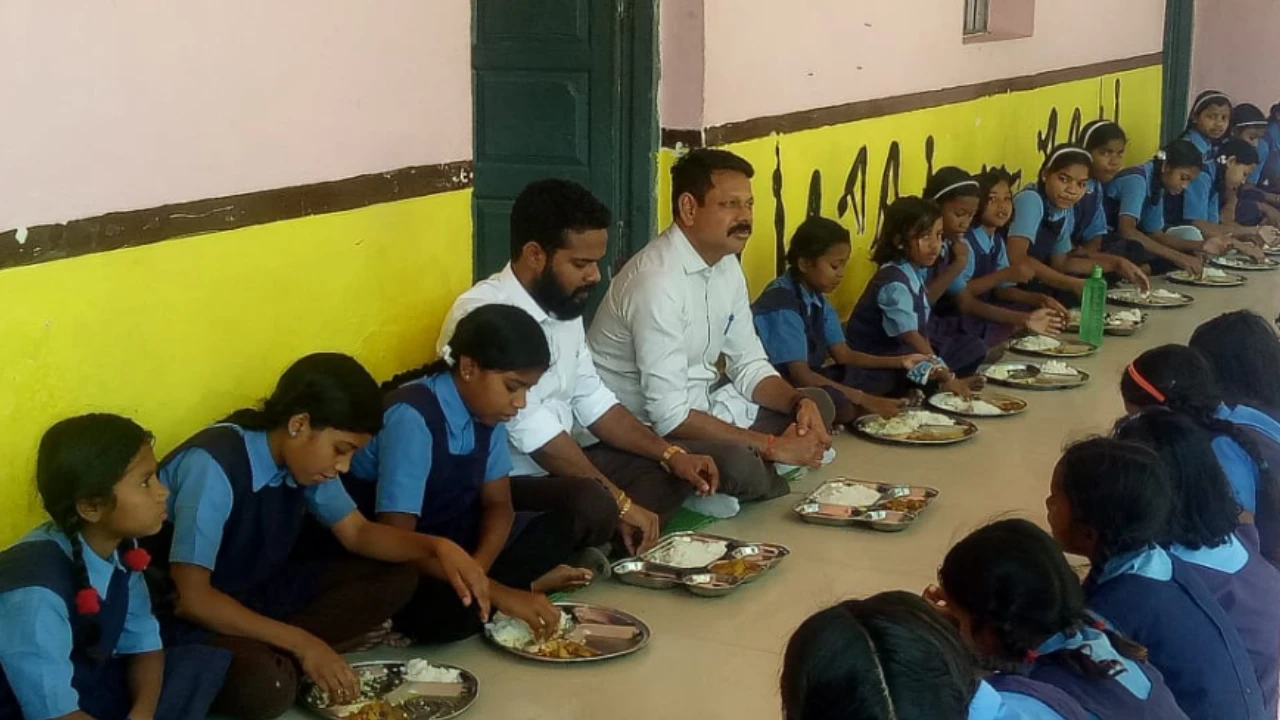 बागबाहरा : एसडीएम उमेश साहू ने किया आवासीय विद्यालय कोमाखान ... - CG Sandesh