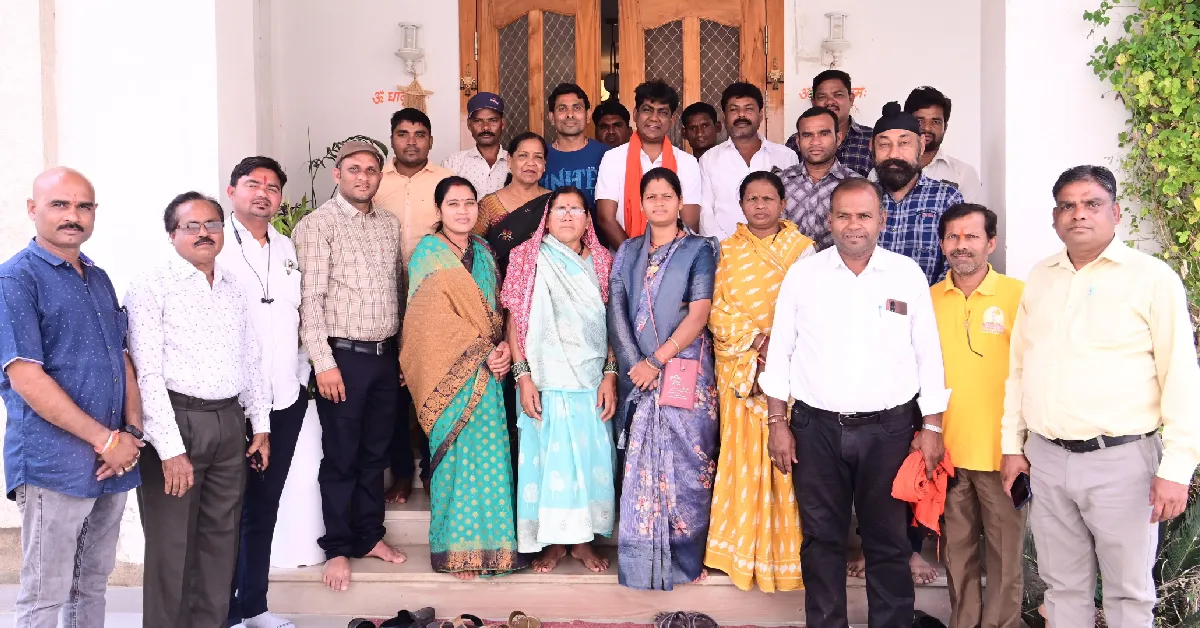 महासमुंद : नवनिर्वाचित सरपंचों ने की विधायक से मुलाकात, विभि... - CG Sandesh