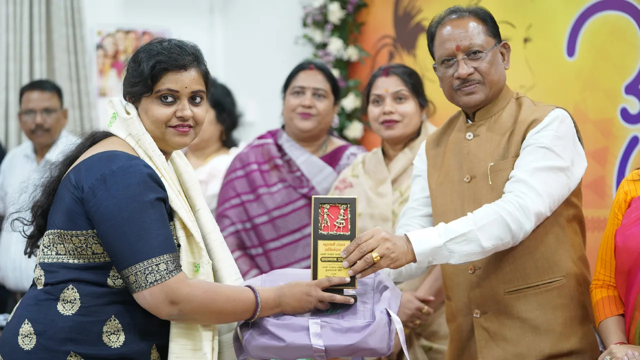 मुख्यमंत्री विष्णुदेव साय ने महिला दिवस पर महतारी वंदन अभिनं... - CG Sandesh