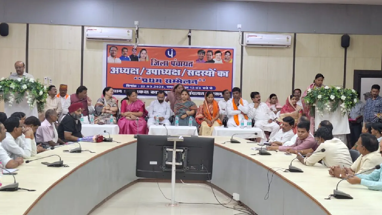 महासमुंद : जिला पंचायत अध्यक्ष, उपाध्यक्ष एवं सदस्यों ने ली ... - CG Sandesh