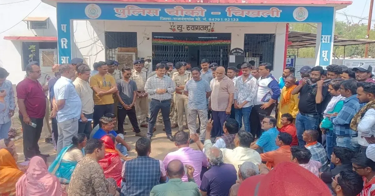 CG : नवनिर्वाचित BJP पार्षद पर चाकू से हमला, हारे हुए प्रत्याशी पर आरोप, वार्डवासियों ने किया थाने का घेराव