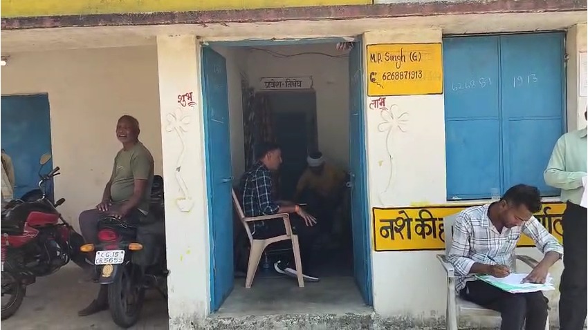 CG: ACB की बड़ी कार्रवाई, रिश्वत लेते रंगे हाथों दो सरकारी कर्मचारियों को पकड़ा