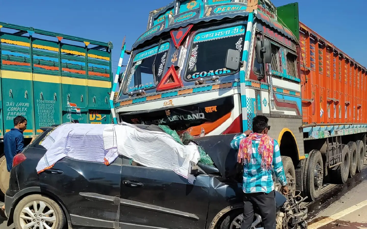 CG ब्रेकिंग : सड़क हादसे में कार सवार 5 लोगों की मौत