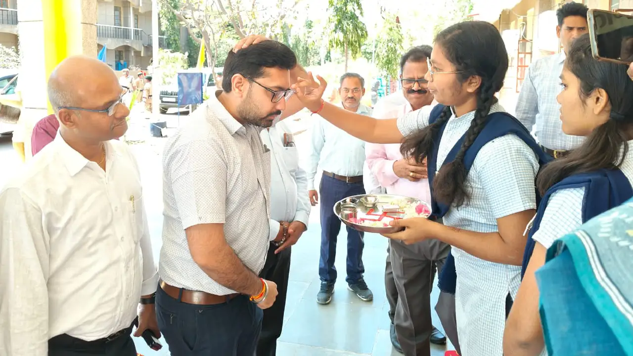 जवाहर नवोदय विद्यालय सरायपाली में एसएमडीसी शाला प्रबंध समिति... - CG Sandesh