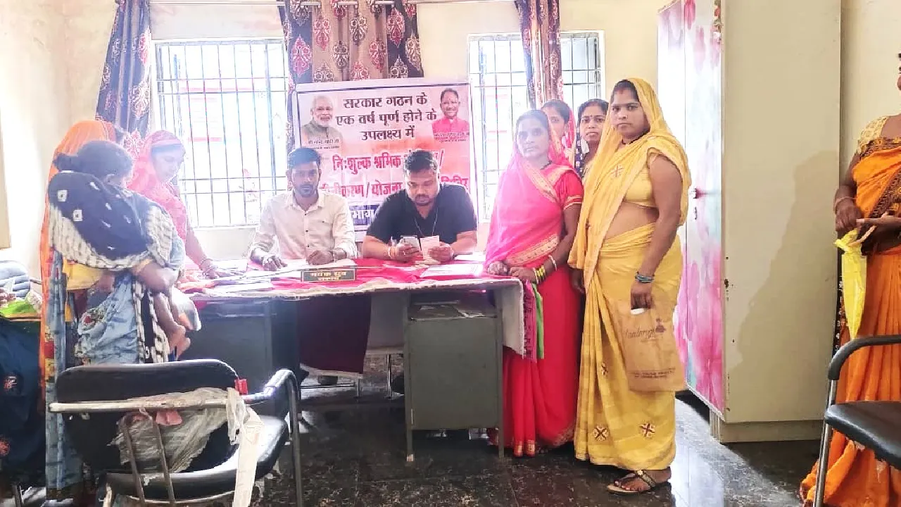 महासमुंद : ग्राम पंचायत लभराखुर्द में मोबाइल कैम्प का आयोजन,... - CG Sandesh
