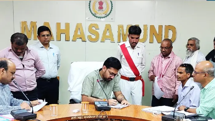 महासमुंद : कलेक्टर ने जनदर्शन में सुनी आम जनों की समस्याएं, ... - CG Sandesh