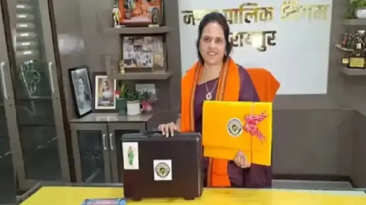 महापौर मीनल चौबे ने पेश किया अपने कार्यकाल का पहला बजट, राजधानी रायपुर को मिली कई सौगातें. 