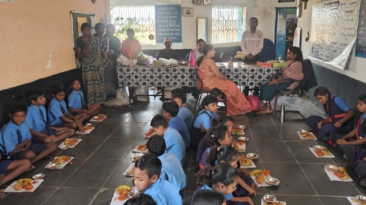सरायपाली : उच्च प्राथमिक शाला खपरीडीह एवं लांती में नेवता भो... - CG Sandesh