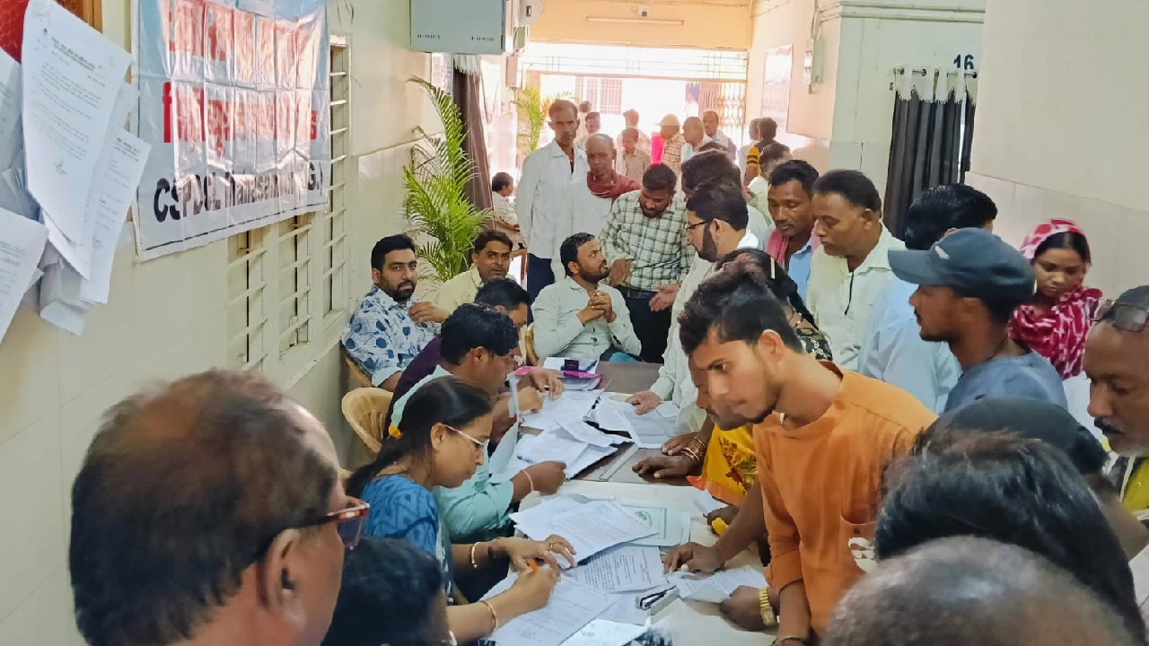 महासमुंद : श्रम पंजीयन हेतु विभाग द्वारा लगाए गए शिविर - CG Sandesh