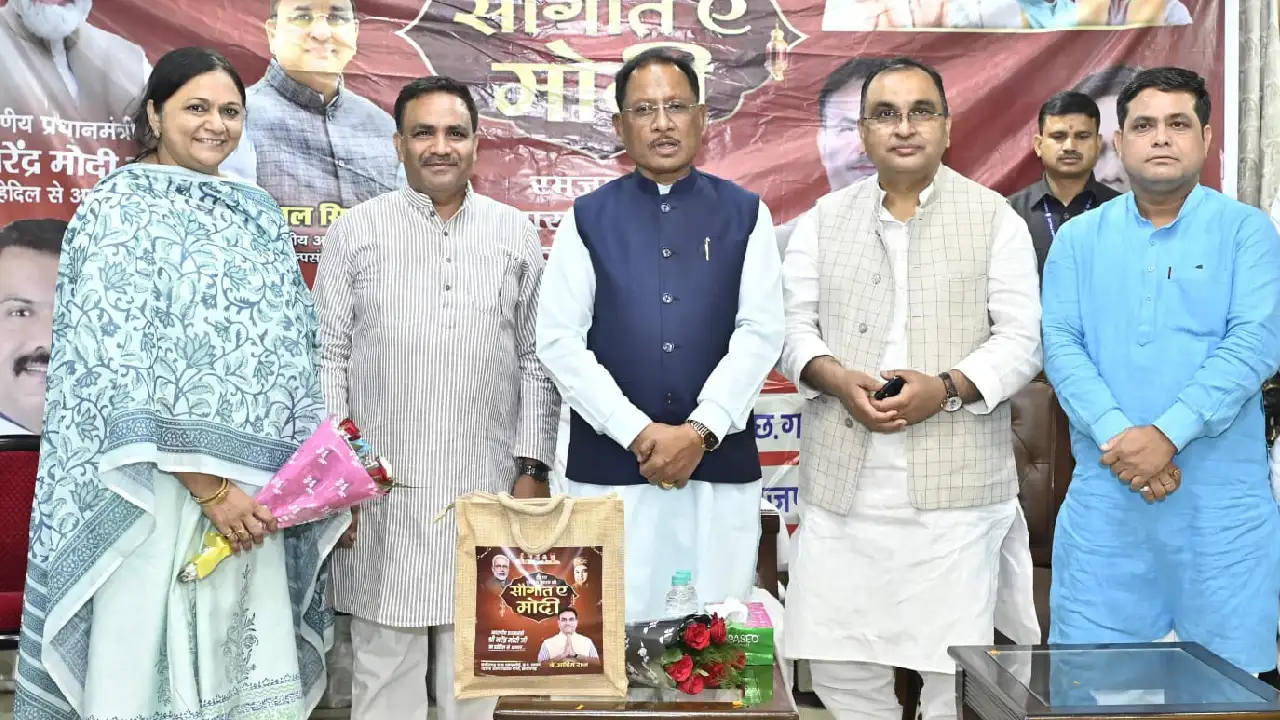 CG : “सौगात-ए-मोदी”, 500 जरूरतमंद महिलाओं को मिले उपहार - CG Sandesh