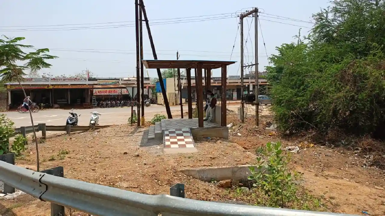बसना : सरायपाली रोड बाईपास में यात्री प्रतीक्षालय का हुआ निर... - CG Sandesh