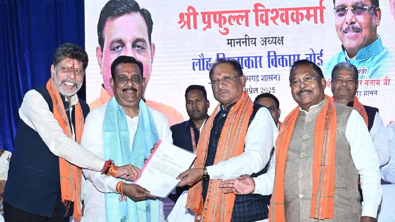 CG : लौह शिल्पकार विकास बोर्ड के नवनियुक्त अध्यक्ष के पदभार ... - CG Sandesh
