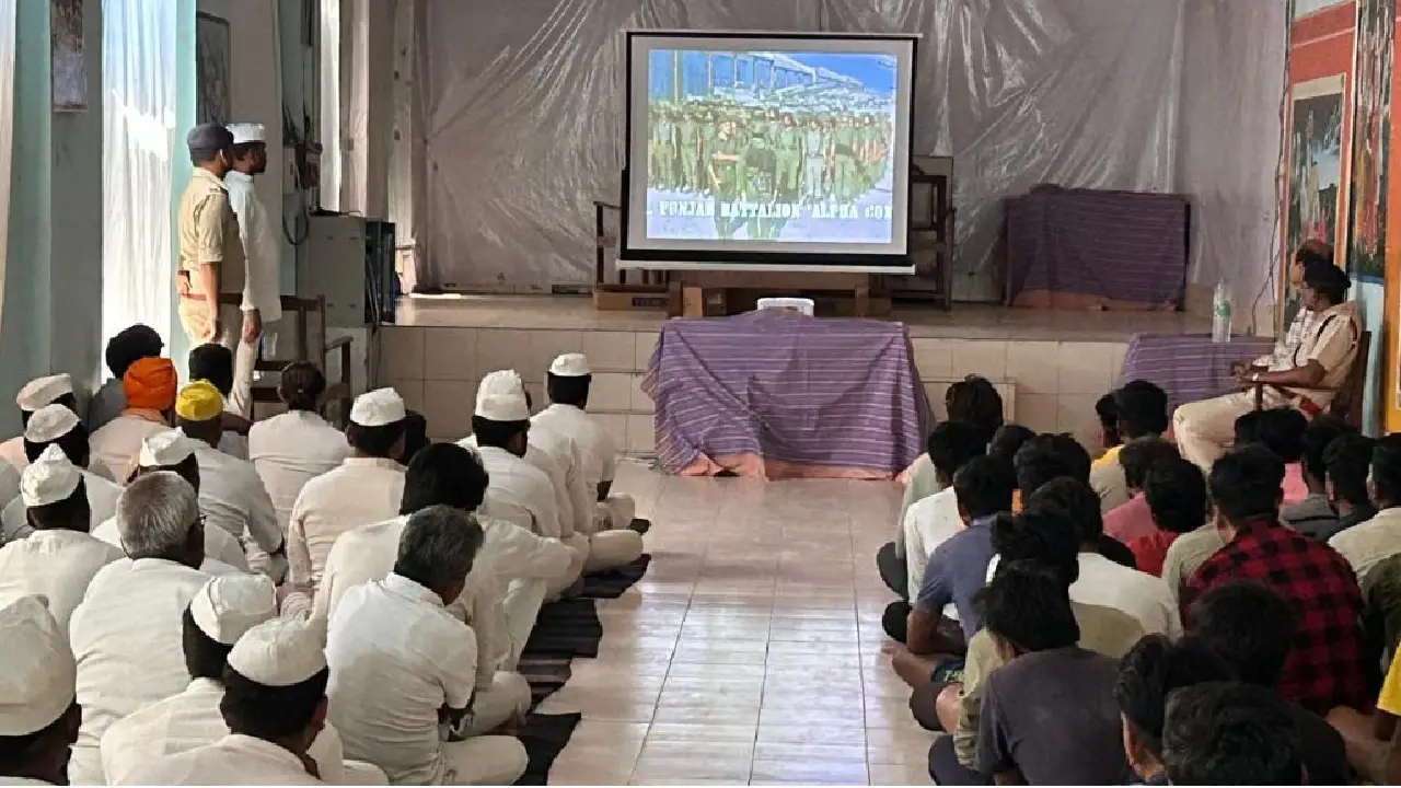 CG: जेल में कैदियों ने देखी बार्डर फिल्म. 