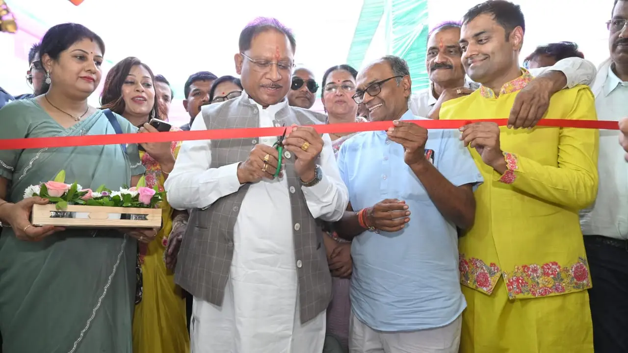 CG : यहाँ मिलेगा आधुनिक फैशन और डिजाइनर कपड़ों का अच्छा कलेक... - CG Sandesh
