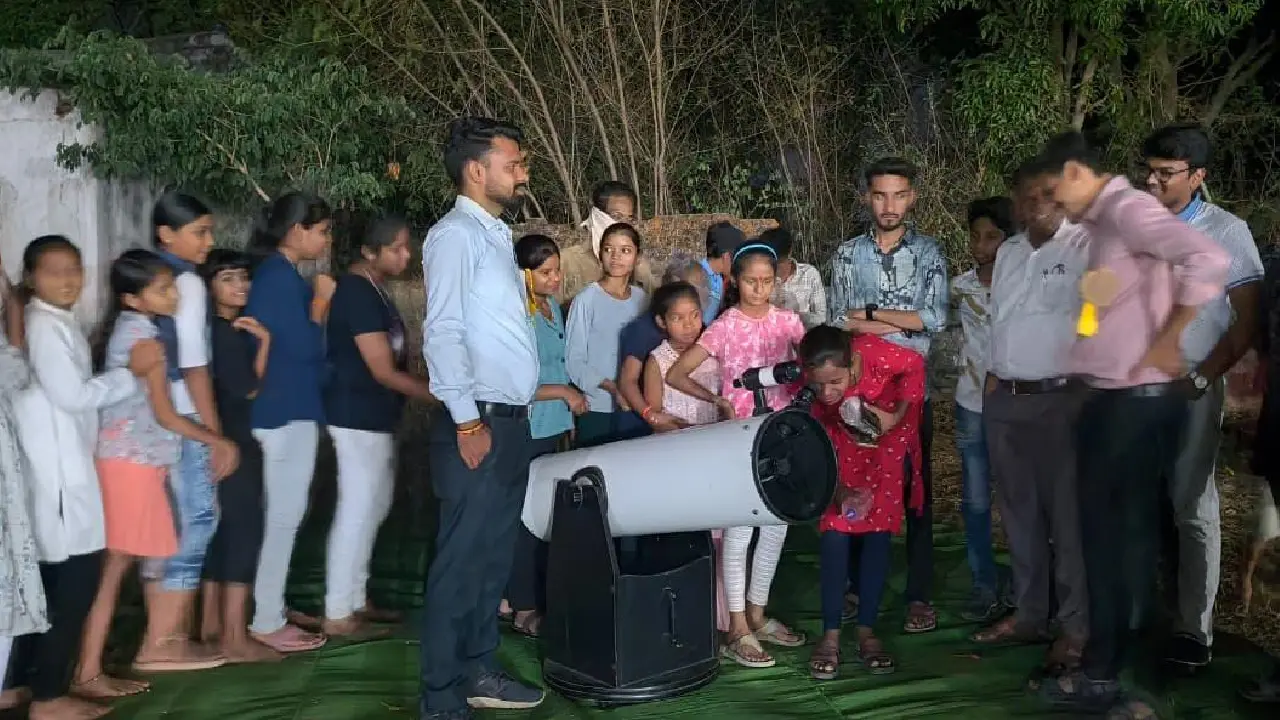 पिथौरा : संस्कार समर कैंप में हुआ स्काई वॉचिंग वर्कशॉप, नवाच... - CG Sandesh
