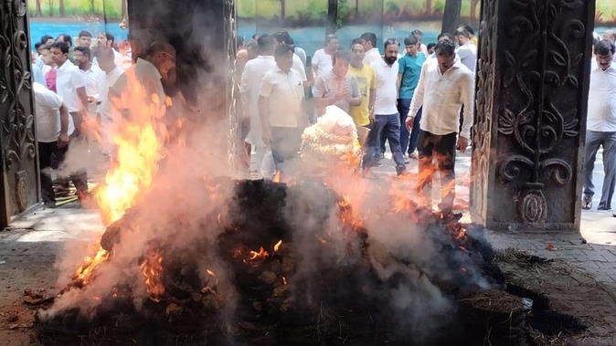 पंचतत्व में विलीन हुए दिनेश मिरनिया, बेटे शौर्य ने दी मुखाग्नि