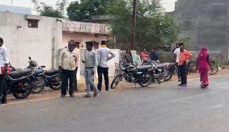 CG : घर के बाहर बैठे परिवार को ट्रैक्टर ने कुचला, 8 साल की ब... - CG Sandesh