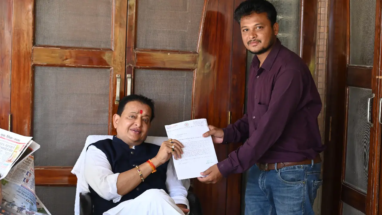 बसना : अतिथि शिक्षक को शिक्षा विभाग में संविलियन करने की मां... - CG Sandesh