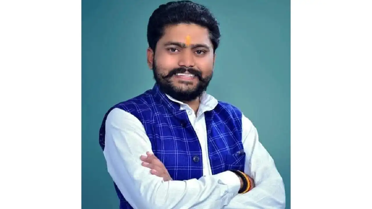 महासमुंद : तय समय पर पटवारी नहीं पहुंच रहे ऑफिस, ग्रामीण बोल... - CG Sandesh