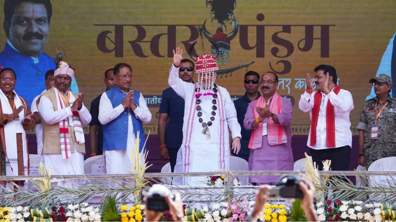 CG: बस्तर पंडुम कार्यक्रम में शामिल हुए अमित शाह, नक्सलियों से की हथियार छोड़ने की विनती. 