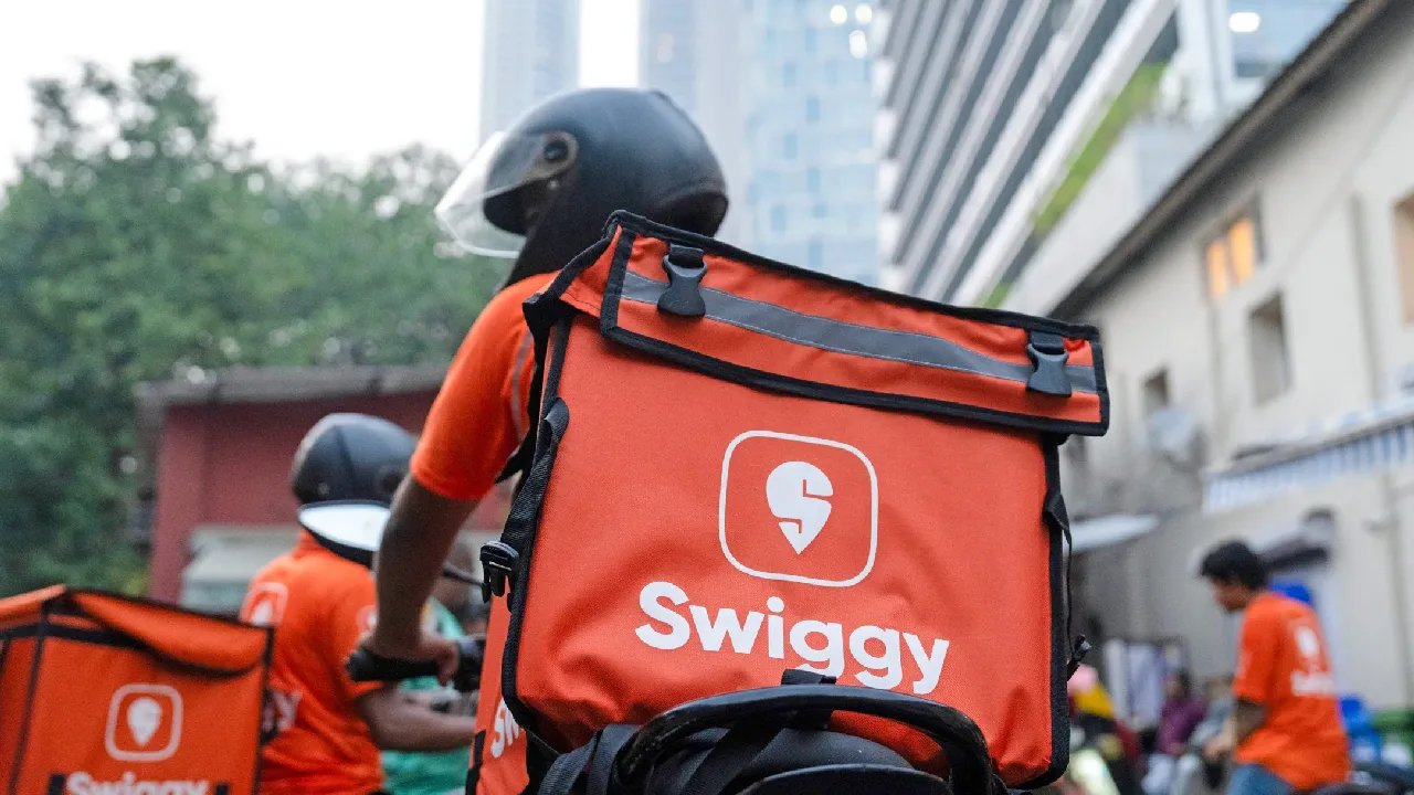 अरे ये क्या Swiggy से खाना मांगने पर मिलेगा 500 रुपये का ता... - CG Sandesh