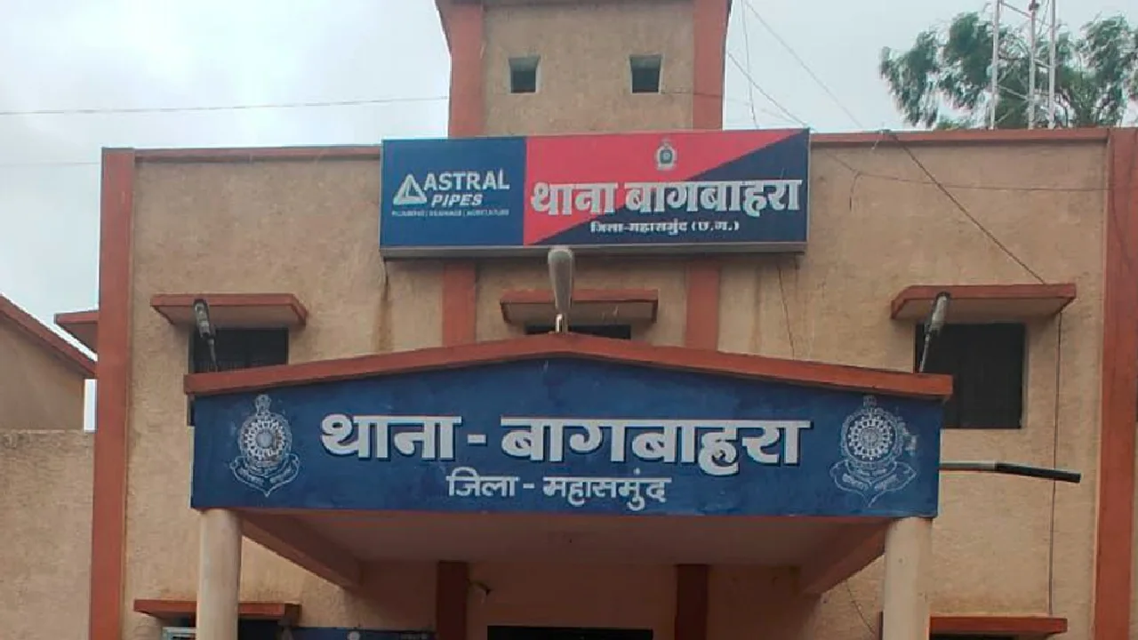 बागबाहरा : पानी टंकी के पीछे से 24.48 लीटर देशी शराब व जुपिट... - CG Sandesh