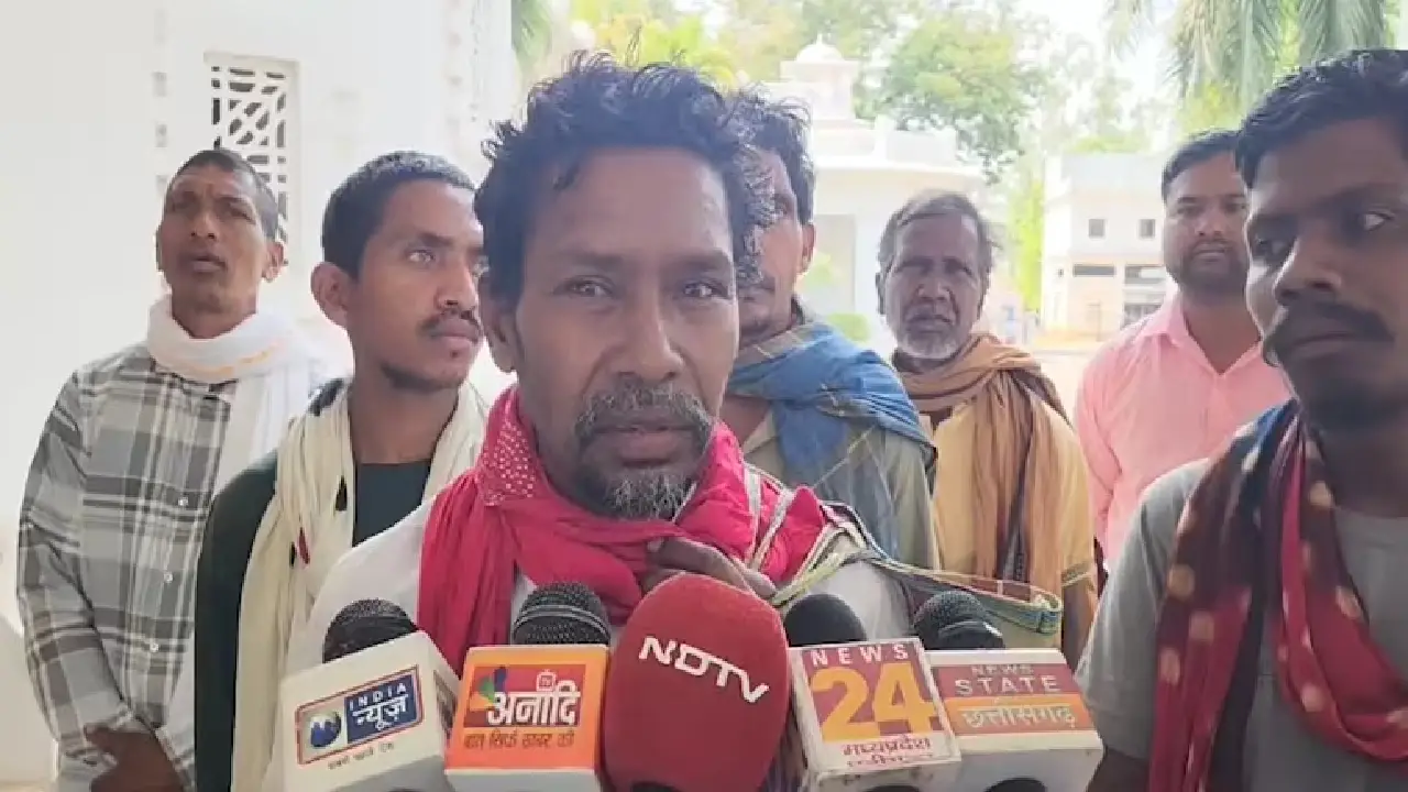 CG: राष्ट्रपति के दत्तक पुत्रों ने कलेक्टर ऑफिस में लगाई गुहार, नहीं मिल रही है सुविधाएं. 