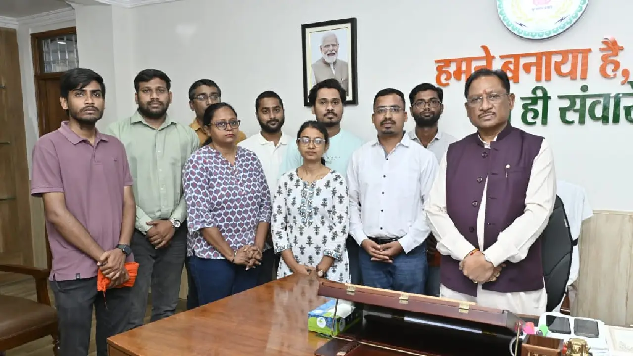 CG ब्रेकिंग : बीएड प्रशिक्षित बर्खास्त सहायक शिक्षकों ने की आंदोलन समाप्ति की घोषणा, मुख्यमंत्री साय से मुलाकात के बाद लिया फैसला