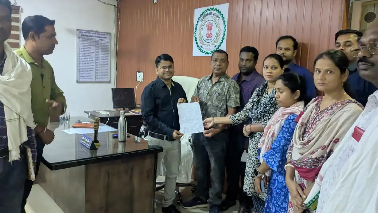 सरायपाली : ग्रामीण कृषि विस्तार अधिकारीयों का पंचायत सचिव का... - CG Sandesh