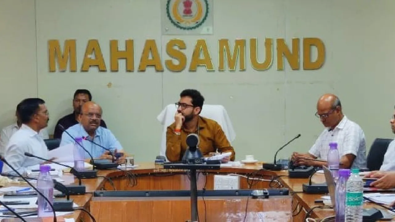 महासमुंद : वाहन चलाते समय सीट बेल्ट और हेलमेट अनिवार्य रूप स... - CG Sandesh