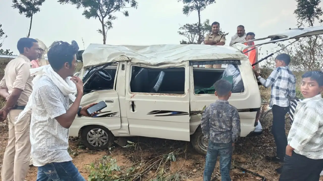 CG : बारातियों की गाड़ी दुर्घटनाग्रस्त, एक की मौत, 5 गंभीर रू... - CG Sandesh